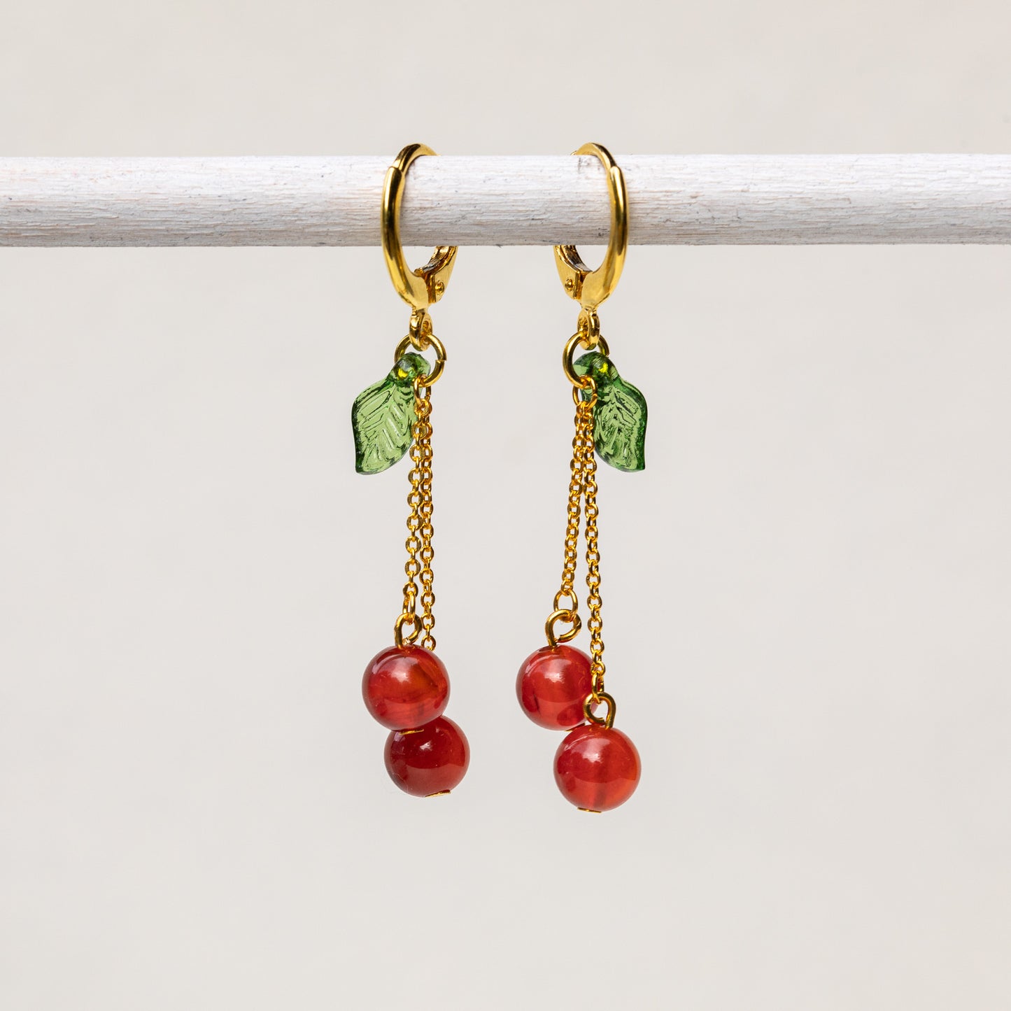 Pendientes de cereza Huggie