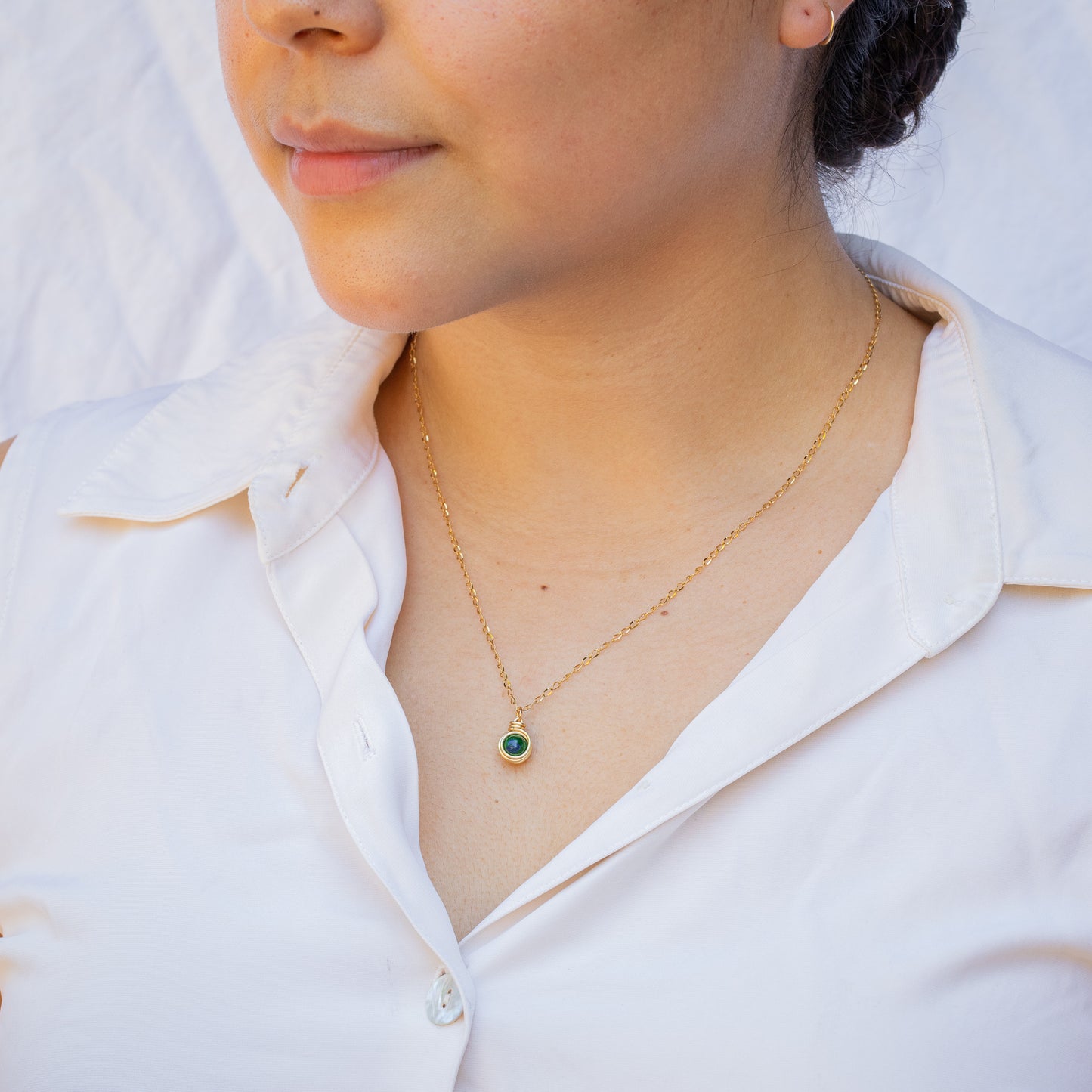 Collar de piedras preciosas redondas