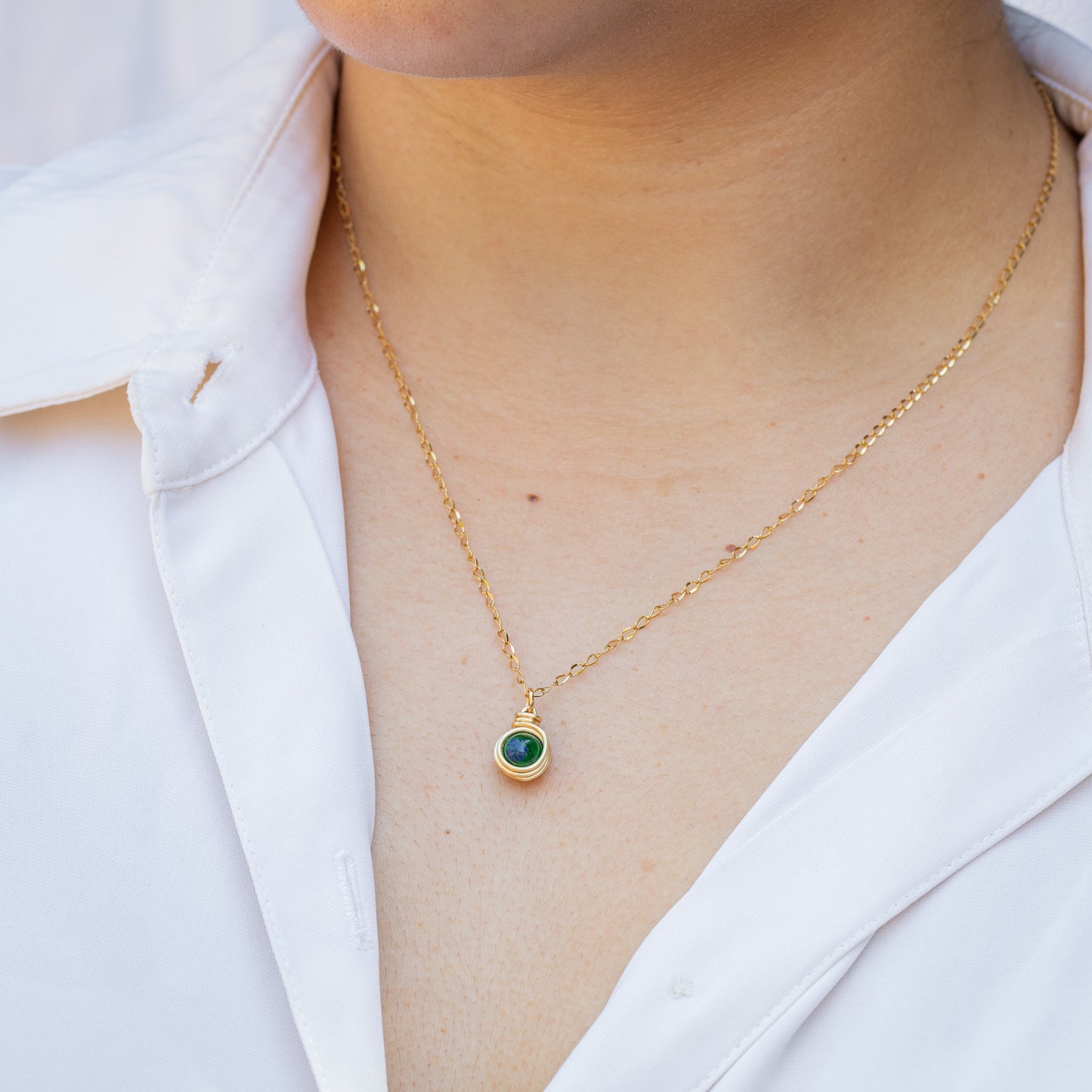 Collar de piedras preciosas redondas