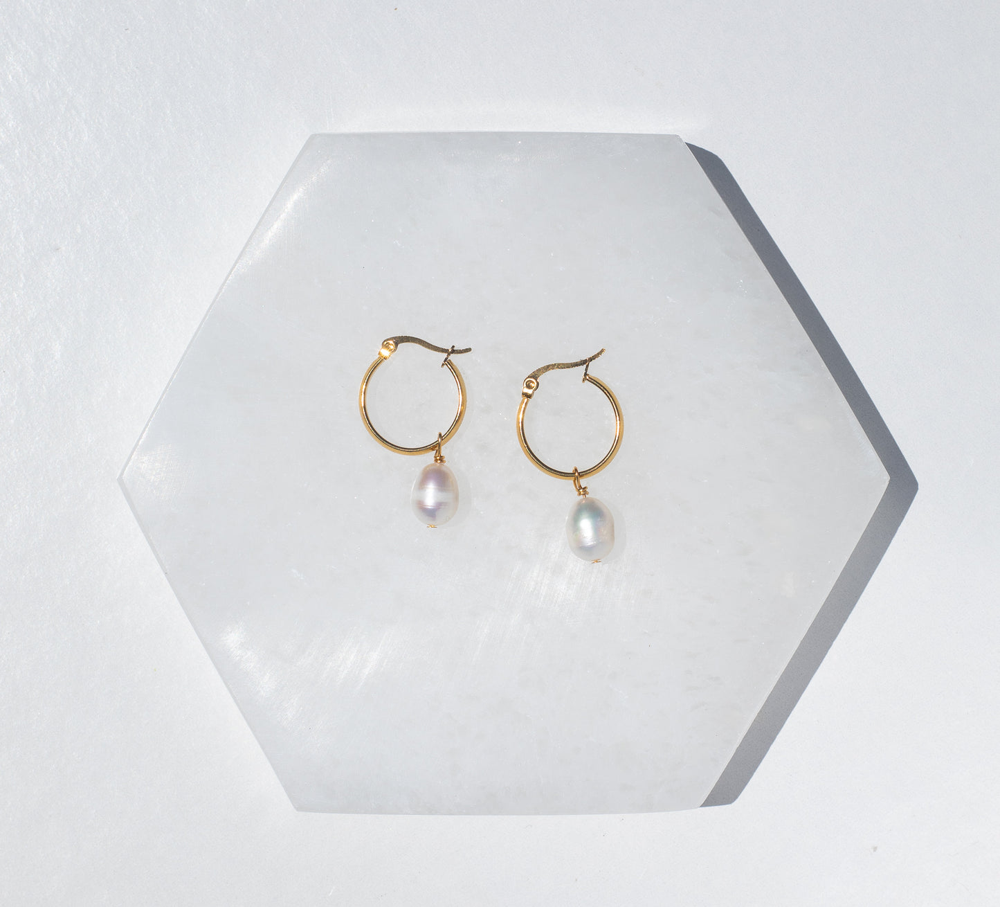 Aros de perlas caídas