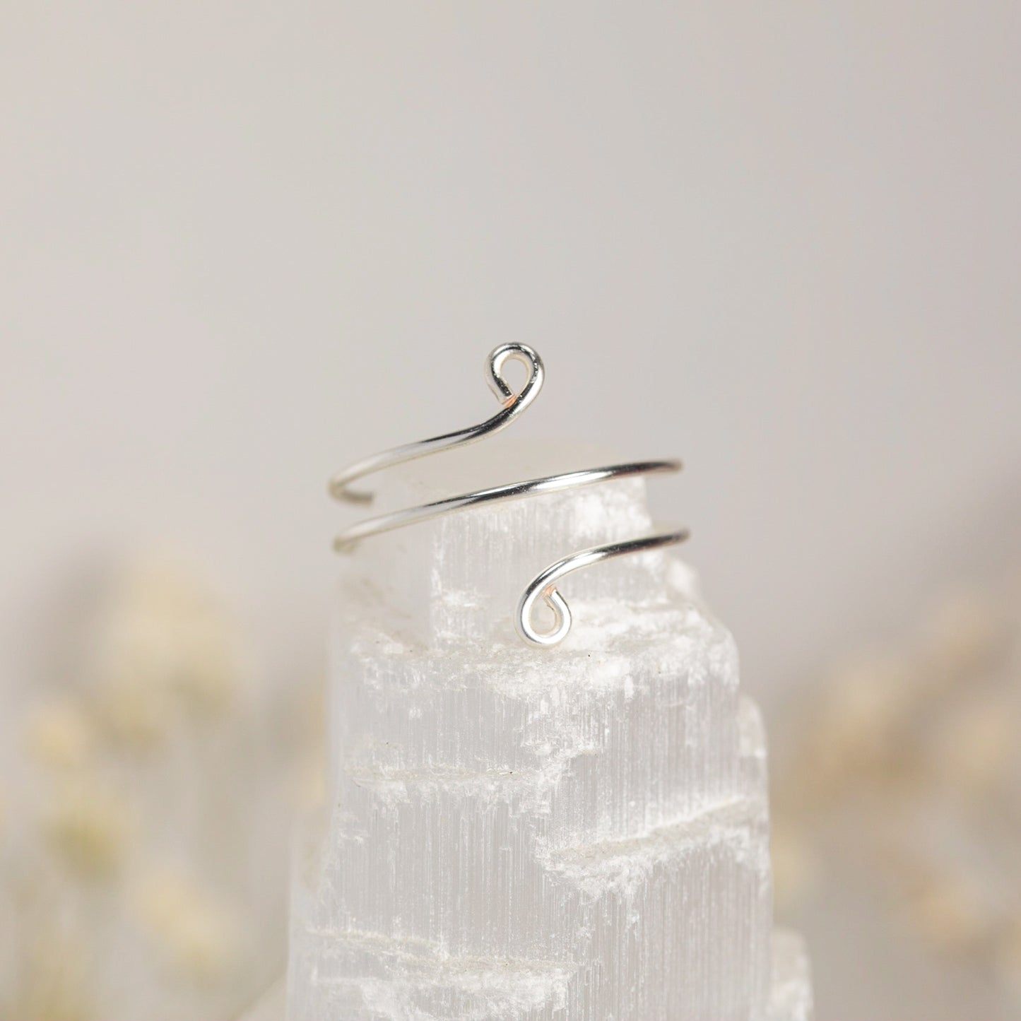 Anillo de alambre en espiral
