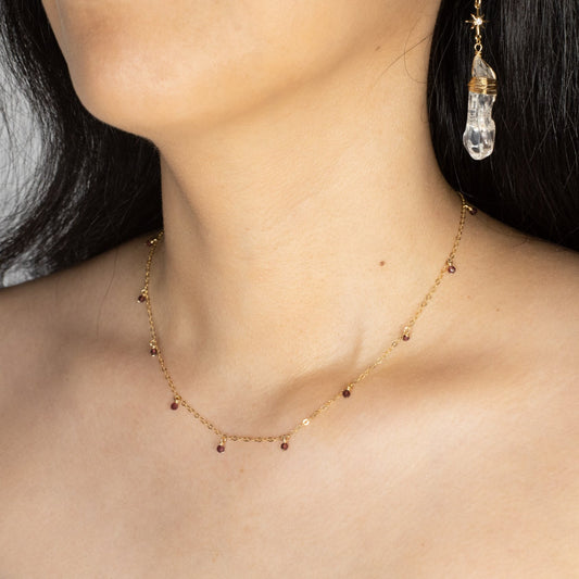 Gargantilla con cuentas colgantes y piedra de nacimiento (rellena de oro de 14 k)